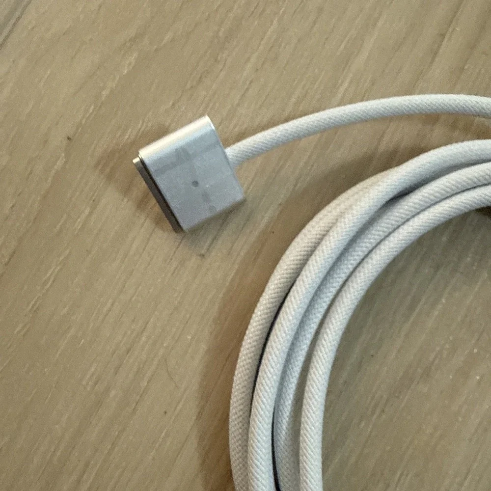 Genuine OEM Apple USB-C type c to MagSafe 3 Cable  2 M- MLYV3AM/A SPACE GRAY
